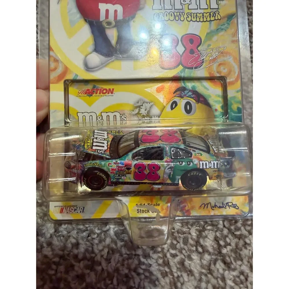 Elliott Sadler M&M’s Groovy Summer #38 2003 Action 1:64 Scale Diecast